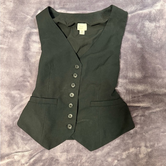 Black Button-Up Vest - Picture 1 of 2